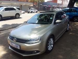 2014 VW Jetta 6 tsi 1.4 Manual, Petrol, Gold color  Sunroof, leather interior 83000km