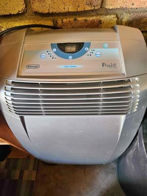 Delonghi Airconditioner 12000btu for sale