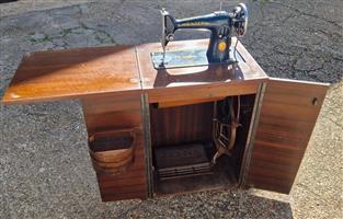 Vintage Singer Sewing Machine 