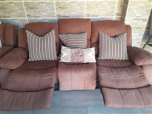 Stunning 3 piece recliner lounge suite