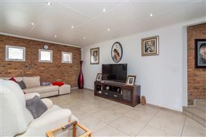 House For Sale in Rangeview