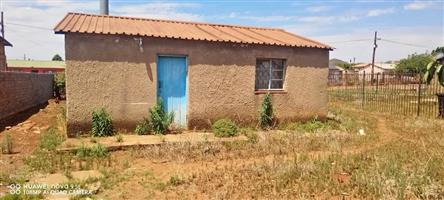 4ROOMED HOUSE IN GARANKUWA ZONE 5 NEXT TO THE MAIN ROAD AND BIG LAND.