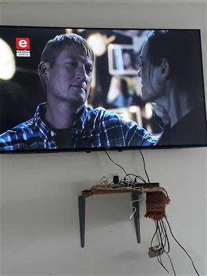 Hiesens smart t.v. with sound bar