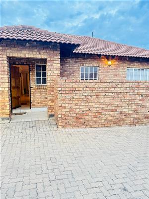 Townhouse Rental Monthly in Erasmus