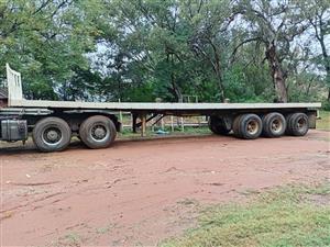 2009 Henred Tri-axle flatdeck 12m trailer for sale