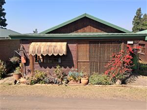 Tranquil Country Living with Lake Views – Perfect for Permanent or Holiday Living