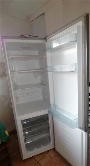 271 liter Hisense Stand+up+fridge+and+freezer