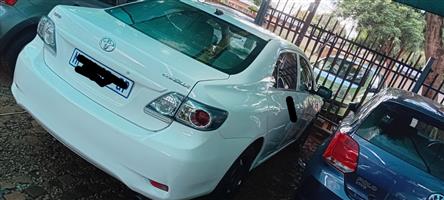 2016 Toyota Corolla quest 1.6 with 134000km, metallic white color, 6speed manual