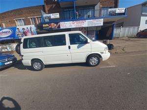 VW CARAVELLE 2000 Diesel white in colour very good condition