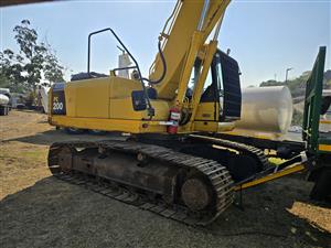 T916- 2015- KOMATSU PC200 EXCAVATOR