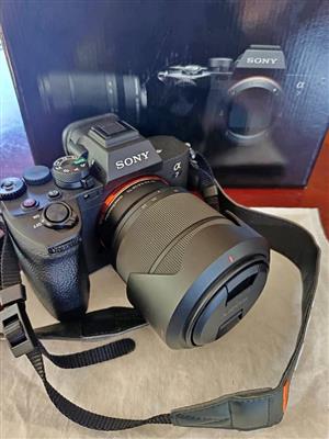 SONY ALPHA A7 IV 28-70MM NEW WITH EXTRA BATTERY+CABLES  