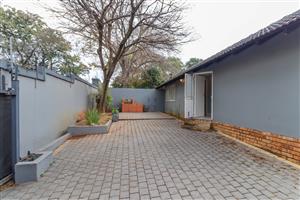 Hidden Gem in Bryanston – Pet-Friendly 1-Bed Cottage