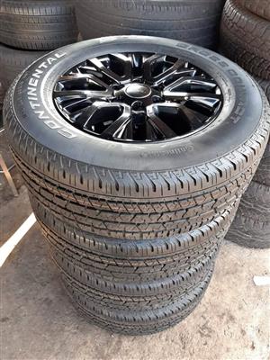 18 inch Ford Stormtrack/Thunder original mags with brand new 265/60/18 Continental set