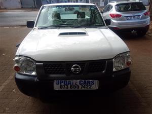 2017 Model NP300 mileage 78.000km diesel spare key manual  