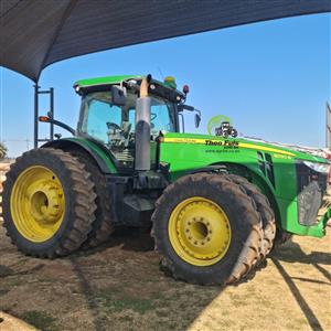 2015 John Deere 8320R