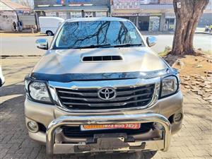 2012 TOYOTA HILUX 3.0 4X2 DOUBLE CAB AUTOMATIC DIESEL  106,000KM. GOLD COLOUR 