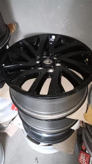 18" Nissan Navara original black mag to use for spare