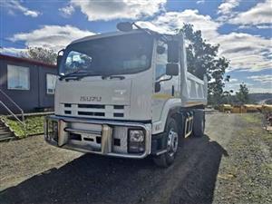 2015 Isuzu FTR850 6 cube tipper for sake