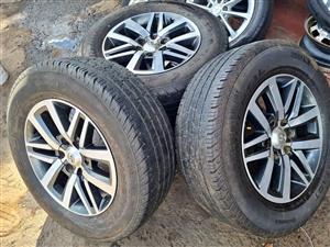 Toyota Hilux Gd6 and fortune original alloy mags size 18+tyres continental