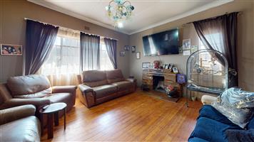 Live Luxury Non-Distressed Auction! Bidding to Start From R990 000 !!!