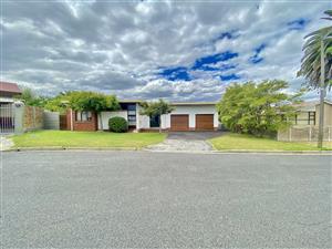Exceptional Family Home with Flatlet & Park Views – Bellville Hillrise, Cape Town