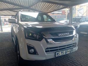 Isuzu Kb300 Kb Series Double Cab Manual Diesel  2016 White  Reverse Camera  Leather interior