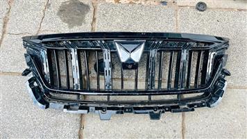Mahindra XUV700 Grill