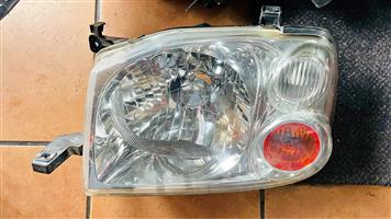 Nissan Np300 headlight