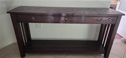 Solid wood console/entrance table