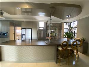 Luxurious 5-Bedroom Dream Home in Bendor Estate: A Perfect Blend of Elegance and Comfort