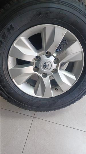 Toyota Hilux GD6 OEM mag 17inch with 265/65/17 used tyre 