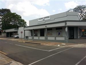 NICE SHOP WITH CORNER EXPOSURE AVAILABLE TO RENT – JULY 2026 – CAPITAL PARK