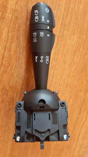 RENAULT SANDERO INDICATOR SWITCH. HL/HORN SW. BRAND NEW. FOR VARIOUS OTHER CARS.