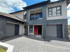 Modern Double-Storey 5-Bedroom Home in Sought-After Flora Park