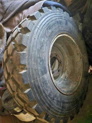 Get a 335/80R20 2nd hand Tyre