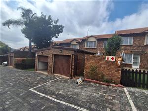 Townhouse For Sale in Glenvista