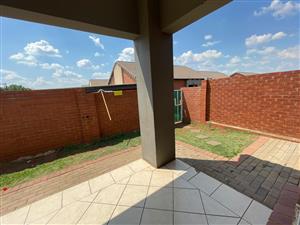 Townhouse For Sale in Monavoni AH