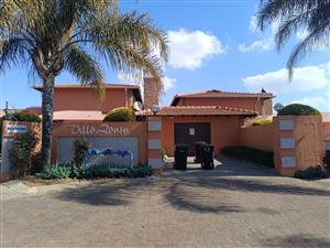 Townhouse For Sale in Glen Marais