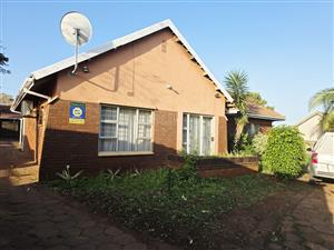 Charming 3-Bedroom Family Home with Spacious Yard