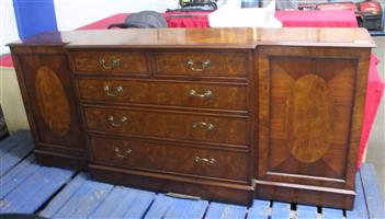 BROWN WOODEN SIDE BOARD S064961D