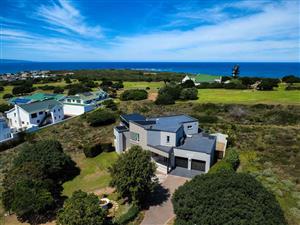 House For Sale in Still Bay West