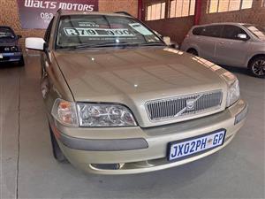 Volvo V40 station wagon R79 900