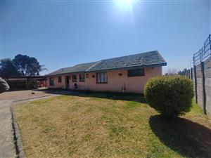 Filled with endless Potential, fizzer upper family home in Brakpan North (836m2)