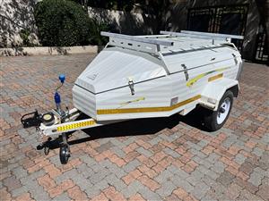 Challenger trailer 6 Foot 350 