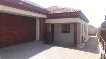 Big and stunning family home on sale in Jalapeng, Lotus garden
