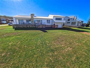 House For Sale in Jongensfontein