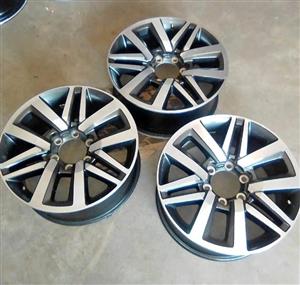  Toyota Hilux/Fortuner 18" original mags to use for spare wheel 