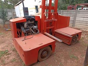Clark 3 ton forklift