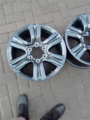 17inch Toyota Hilux/Fortuner original mag to use for spare