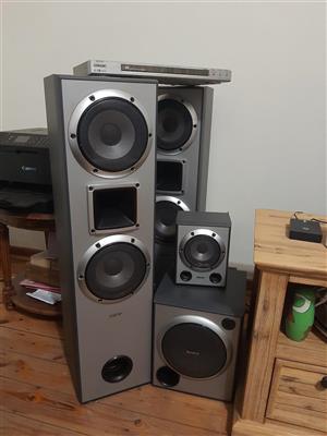 Selling four SONY speakers and DVD player. Very good condition. 
